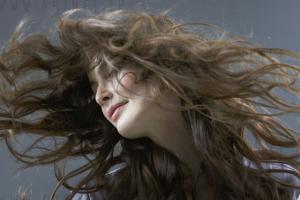 10 اشتباهی که زنان با موهای زیبا مرتکب نمی شوند